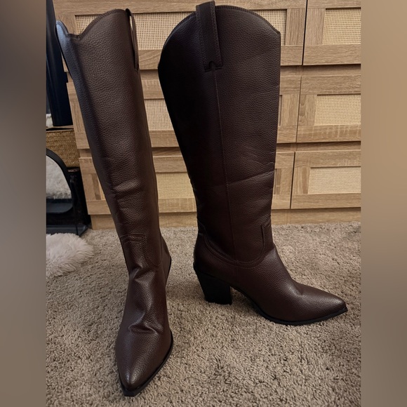 Shoes - Classic Knee-High Women's Riding Boots in Dark Brown